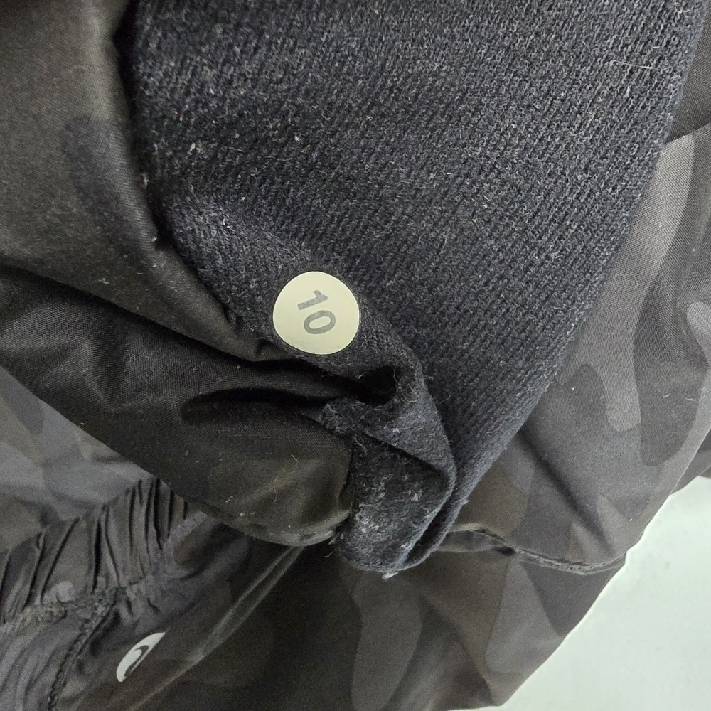 Lululemon Down Puffy Vest Spring Fling Womens Size 10 Gray Camouflage Full Zip - Picture 11 of 11